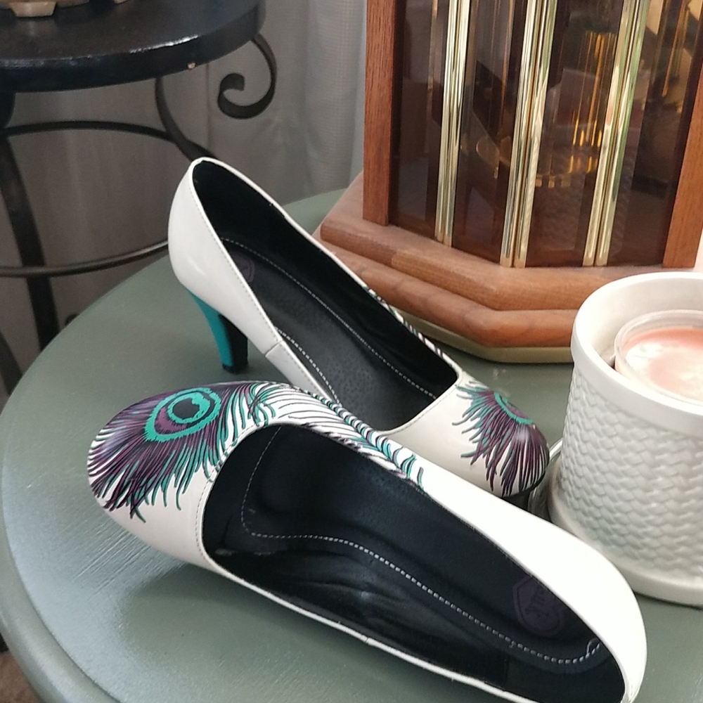 TUK heels